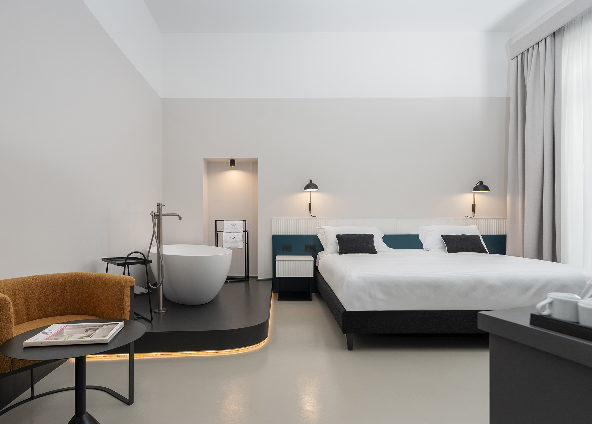 camera king deluxe vasca freestanding letto